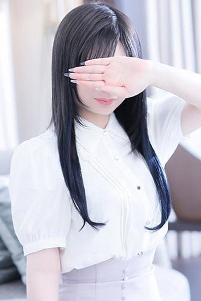 新人・絵名(えな) (Ena)